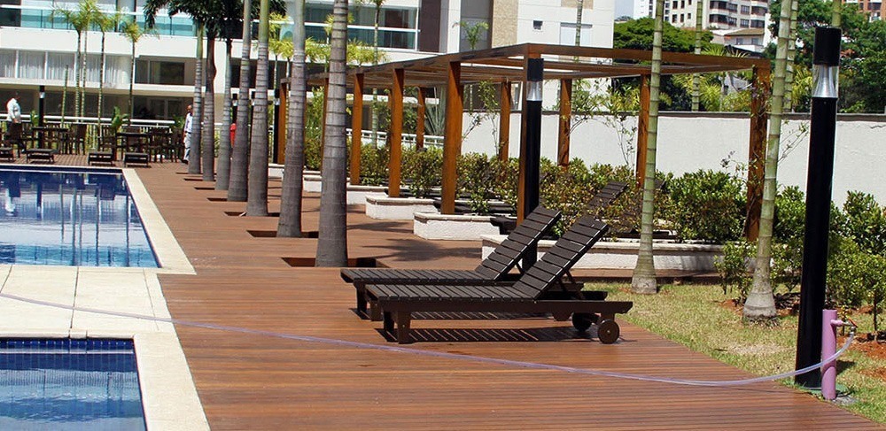 Deck de madeira para Piscinas