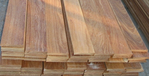 Instalação e vantagens de piso de madeira cumaru