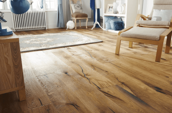 Quais as vantagens do piso de madeira maciço?